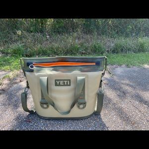 Yeti Soft Cooler- Field Tan/Blaze Orange